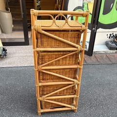 藤製5段ラックの画像