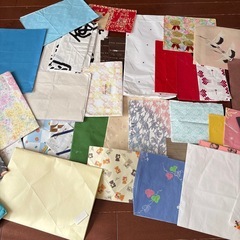 使用済み　包装紙、紙袋等70枚以上　幼稚園、小学校の図工、工作等に‼️の画像