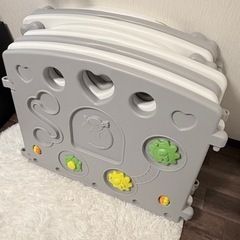 カトージ ベビーサークル 2ドア コロコロランド ホワイト&グレーの画像