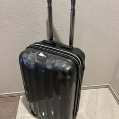 黒のスーツケースの画像