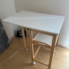 折りたたみ可能テーブルの画像