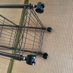 【最終価格】スチールラック　カゴつきの画像