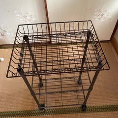 【最終価格】スチールラック　カゴつきの画像