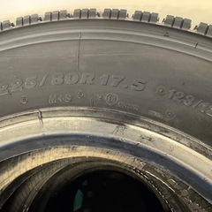 4tトラックスタッドレス　W999の画像