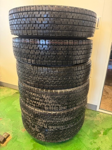 4tトラックスタッドレス　W999