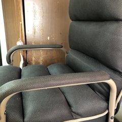 実家の荷物整理です。二脚セットでいかがでしょう。バラでもOKです。の画像