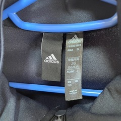Adidasジャケットの画像