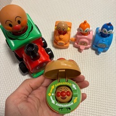 アンパンマンの車のおもちゃと指先運動の画像