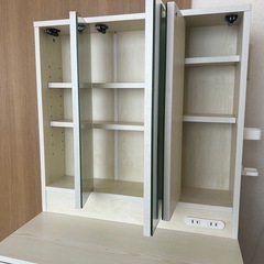 【取引中】引き取り限定☆ 三面鏡ドレッサー スツール付き 収納多めの画像