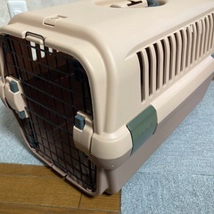 ハードタイプ・ペットキャリー(小型犬用)クレートの画像