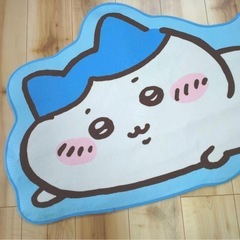 【ちいかわ】ラグマット〜ねそべり〜 <ハチワレ＞の画像
