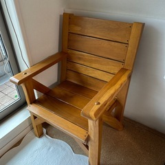 木製椅子の画像