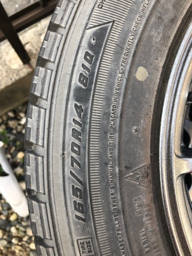 軽や、コンパクトカーに！PCD100、4穴
スタッドレス付きアルミホイール