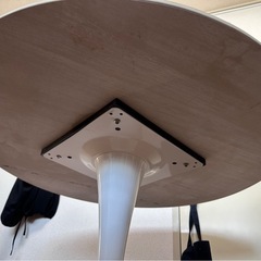丸テーブルの画像