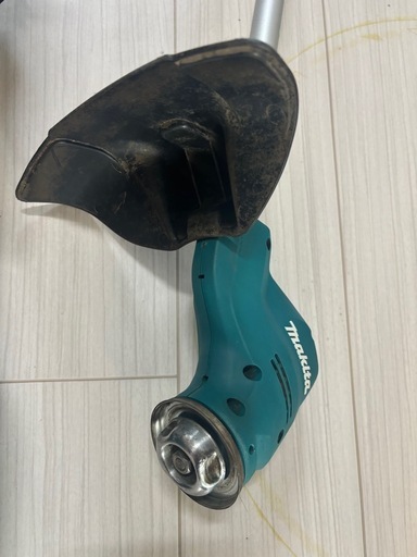 取引中　
マキタ充電草刈機　MUR145UD 14.4V