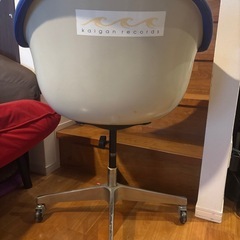 キャスター付き回転チェア　高さ調整可能　ブルーの画像