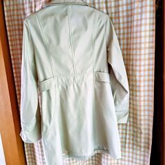 ベージュのスプリングコート　Mサイズの画像