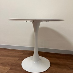 テーブル　ラウンドテーブルの画像