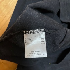 120 ユニクロ　ピカチュウ黒Tシャツの画像
