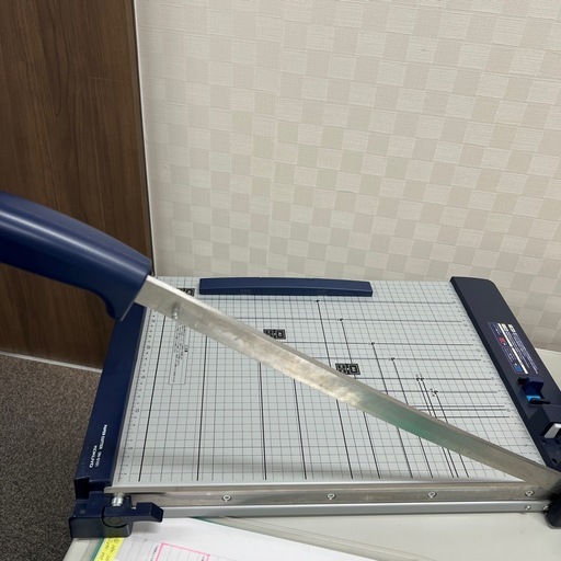 割引中！新中古　裁断機