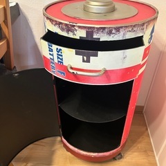 乾電池風ドラム缶収納棚の画像
