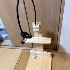 寝ながらあお向けでスマホを見る道具
の画像