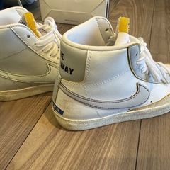 NIKE ハイカットスニーカー ブレーザーミッドの画像