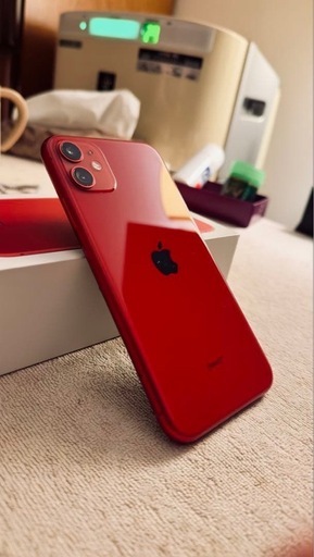 iPhone 11 256GB SIMフリー (?94%)  デバイスにはプレミアムケースが4つ、MagSafeリング、ワイヤレス充電