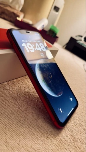 iPhone 11 256GB SIMフリー (?94%)  デバイスにはプレミアムケースが4つ、MagSafeリング、ワイヤレス充電