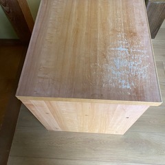 ベッドサイドテーブルの画像