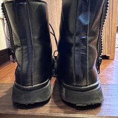 黒ブーツ　女子　22センチ位の画像