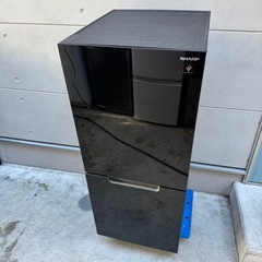 122⭐️2022年製美品★シャープ　冷蔵庫　黒　ブラック　右、左開き　一人暮らし の画像