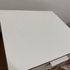 ベットサイドテーブルの画像