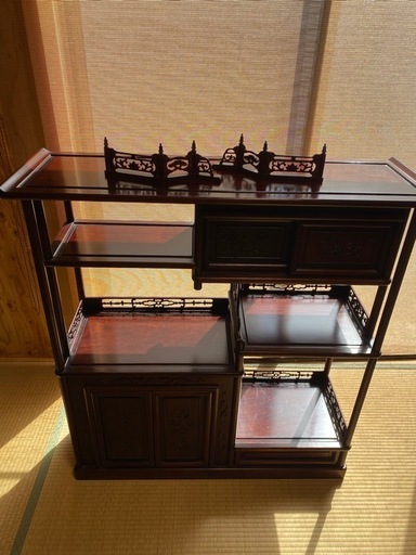 【高級唐木家具】紫檀調 飾り棚・茶棚（彫刻・透かし彫り）実家整理のため格安でお譲りします 高級唐木家具】紫檀調 飾り棚・茶棚（彫刻・透かし彫り）実家整理の