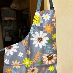 決まりました❣️フラワー柄エプロン、調節可能、大ポケット、PVC素材の画像