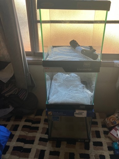 ３０㎝キュウブ水槽３個他の付属品のオマケ付き【水槽新品未使用ですが２個当時開封しました】保管品で箱に破れ傷みはあり