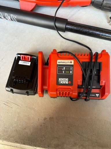 BLACK+DECKER（ブラックアンドデッカー）のコードレス高枝ポールチェーンソー GPC1820L