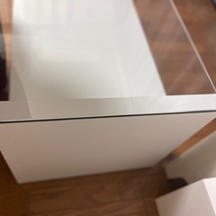 ガラステーブルの画像