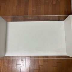 ガラステーブルの画像