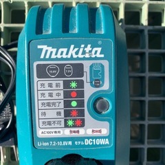 マキタ　充電器と互換バッテリーセットの画像