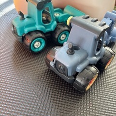 車のおもちゃ　プラスチック　ダンプカーの画像