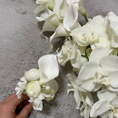 高級アーティシャルフラワーホワイトブーケ・ブートニアセットの画像