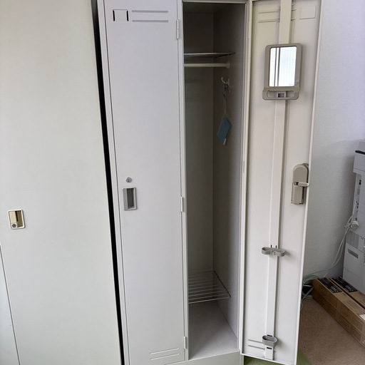 コクヨ　オフィス用ロッカー　2連　鍵付き
