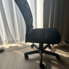 机と椅子の画像