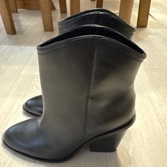 ZARA ショートブーツの画像