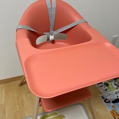 ストッケ　ハイチェア(別売りクッション付き)の画像