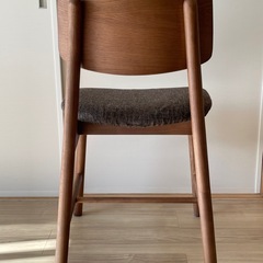 \値下げしました/　ENEN　KUUM チェア シカク 木製フレーム ブラウン クッション付きの画像