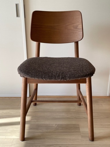 ENEN　KUUM チェア シカク 木製フレーム ブラウン クッション付き
