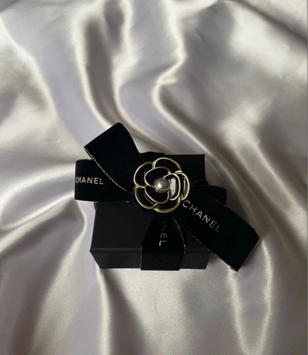 CHANEL ハートチャームピアス
