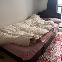 ベッド、布団、枕の画像